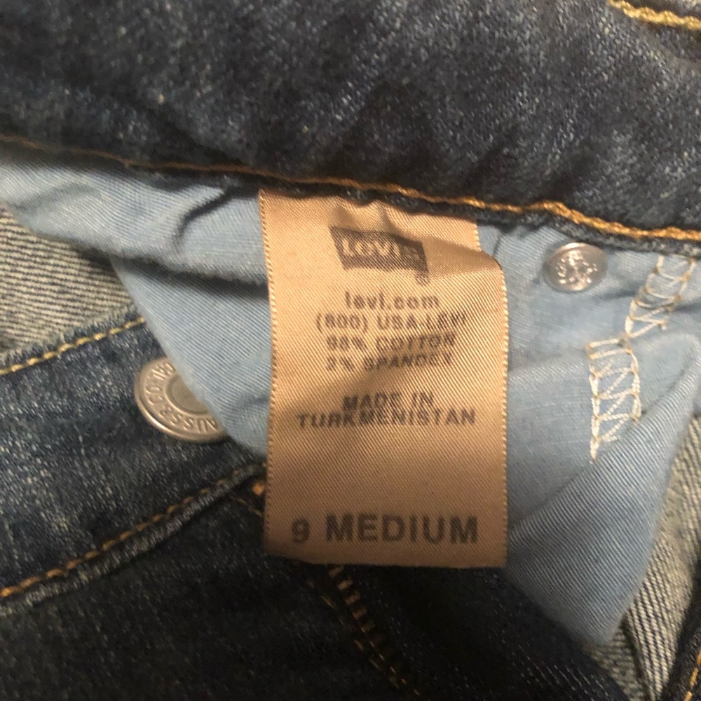 Levi’s super low cut distressed jeans 524 31” inseam - Picture 3 of 8